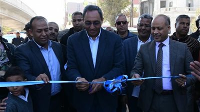 محافظ قنا يفتتح 