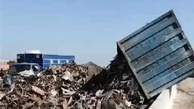 محملة بالخردة.. انقلاب سيارة نقل على الطريق الإقليمي بالمنوفية