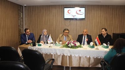 عميد طب أسنان عين شمس يزور مركز زهراء التخصصي