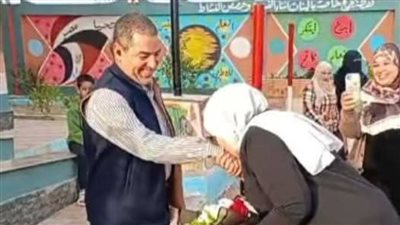 بعد تقبيل رأسه.. إعادة التحقيقات مع مدير مدرسة وزوجته بالشرقية 