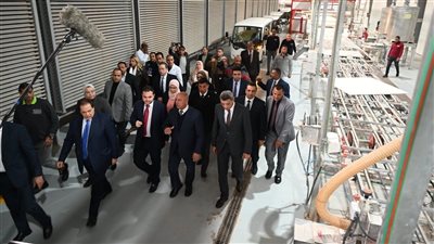 الوزير يلتقي مستثمرى السويس ويوجه بالحل الفوري لكافة المشكلات ويتفقد مصنع  الدورادو