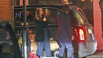 توم كروز يحتفل بعيد الحب مع صديقته التي تصغره بـ 30 عاما