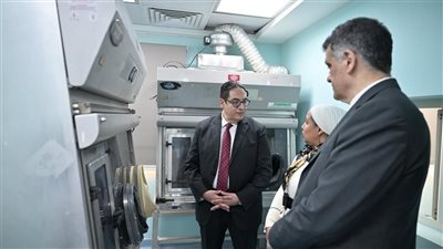 جولة تفقدية لرئيس جامعة القاهرة بالمعهد للقومي للأورام