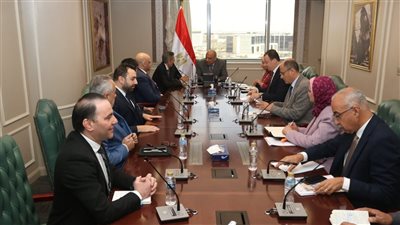 وزير الكهرباء يبحث مع شركة 