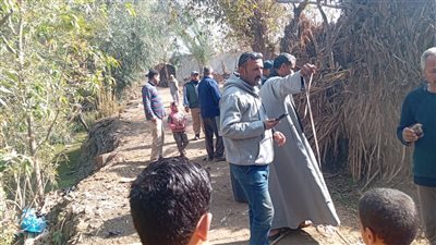 16 عامود إنارة تنهي معاناة الفلاحين مع طريق ترعة الـ 20 في الباجور 