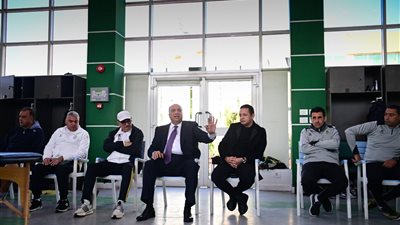 بالصور.. تفاصيل اجتماع مصيلحى مع لاعبي الاتحاد قبل مواجهة الجونة 