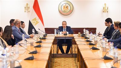 وزير الخارجية يلتقي بطلاب جامعات فيينا ونورثمبريا والألمانية بالقاهرة