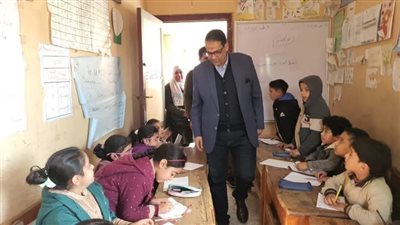 وكيل تعليم الغربية يتابع انتظام سير العملية  بإدارة شرق طنطا