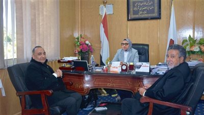 نائب محافظ الوادي الجديد تتابع إجراءات ميكنة صندوق استصلاح الأراضي