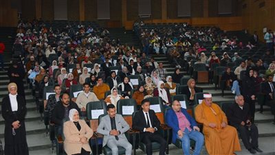 تجارة أسيوط تنظم يوم التفوق العلمي لتكريم الأوائل 