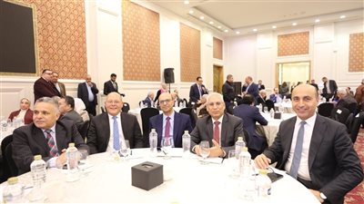 رئيس جامعة أسيوط يهنئ وزير التعليم العالي بإطلاق 