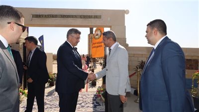 وزير الثقافة يرافق رئيس وزراء كرواتيا في زيارة للمتحف المصري الكبير.. صور