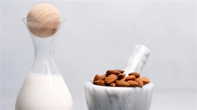 فوائد صحية لتناول حليب اللوز