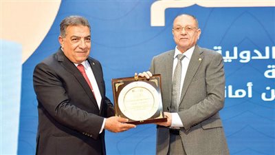 المحافظ يكرم الدكتور محمد ربيع رئيس مجلس أمناء جامعة الدلتا لدوره الرائد فى دعم مشروعات التنمية