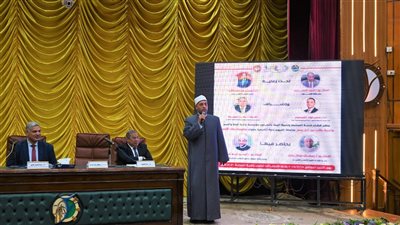  ندوة مقومات بناء الإنسان فى جامعة الفيوم 