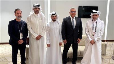 الاتحادان المصري والقطري يتبادلان الدروع التذكارية في ختام بطولة الدوحة الدولية لكرة السلة