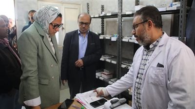 نائب محافظ الوادي الجديد تتفقّد الوحدات الصحية بمركز الخارجة