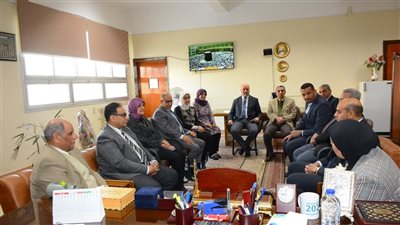 وفد الهيئة القومية لضمان جودة التعليم يختتم زيارته لكلية التجارة جامعة أسيوط