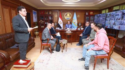 محافظ كفرالشيخ يناقش 15 طلباً وشكوى متنوعة