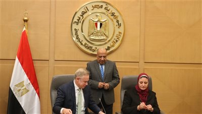 وزير الكهرباء يشهد توقيع اتفاقية إنشاء محطة طاقة رياح بقدرة 