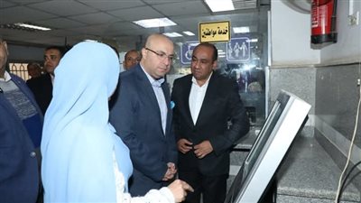 محافظ بني سويف يتابع سير العمل بملف التصالح