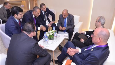 وزير الكهرباء يبحث مع 