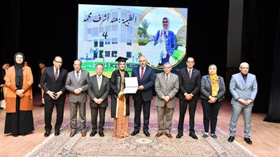طب السويس تحتفل ب125 طالب وطالبة من خريجي الدفعة ال37