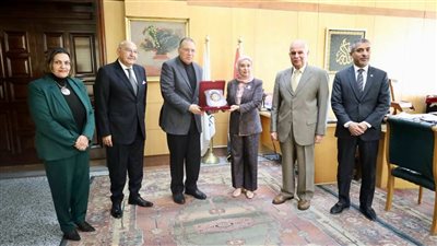 تكريم سفيرة البحرين في جامعة 6 أكتوبر 