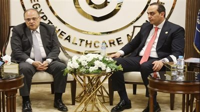 بحث سبل إشراك القطاع الخاص في إدارة وتشغيل الصيدليات الخارجية التابعة للرعاية الصحية