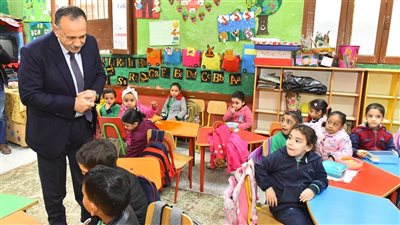 محافظ أسيوط يتفقد مدرسة طارق بن زياد الابتدائية المشتركة