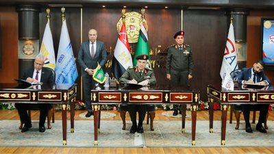 الكلية العسكرية التكنولوجية توقع عقد إتفاق مع الشركة القابضة للأكاديمية المصرية لعلوم الطيران 