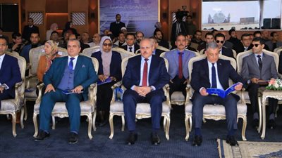 رئيس جامعة قناة السويس يُشارك في الطرح الأول للوحدات السكنية بمدينة الإسماعيلية الجديدة