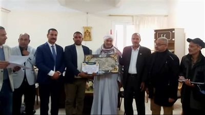 مدير عام تعليمية دشنا يكرم الفائزين في مسابقات التربية الاجتماعية