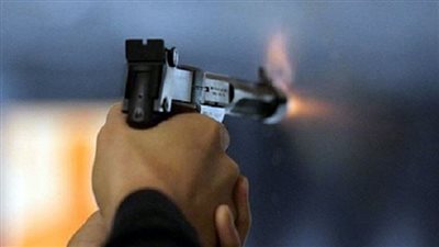 شاب يقتل صاحبه برصاصة أثناء العبث بمسدس والده