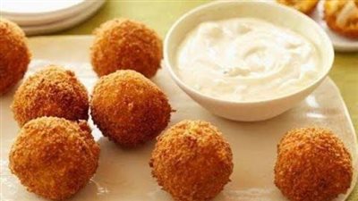 طريقة عمل كرات الأرز بالدجاج والجبن