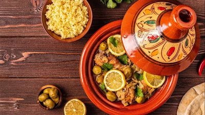 طريقة عمل طاجن الدجاج بالزيتون على خطى المطبخ المغربي