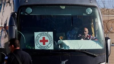 الصليب الأحمر يتسلم 3 محتجزين إسرائيليين ضمن الدفعة السابعة لصفقة التبادل