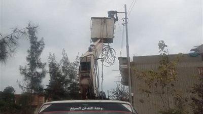 صيانة أعمدة وإصلاح كشافات الإنارة العامة فى البحيرة
