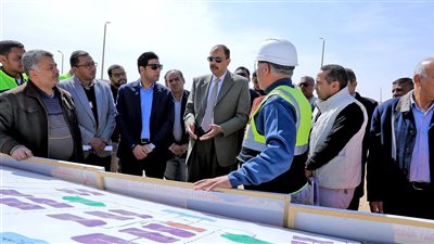 محافظ سوهاج يتفقد سير العمل بمحطة معالجة الصرف الصحي الثنائية بالمنشاه