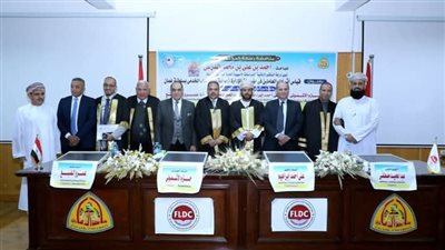 محافظ الشرقية يُناقش رسالة دكتوراه بجامعة الزقازيق عن الأداء الخدمي بسلطنة عمان