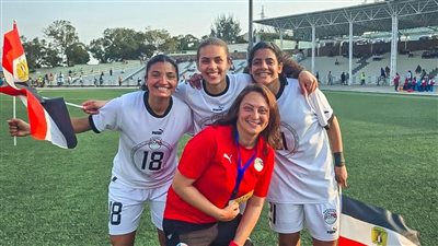 بعثة المنتخب الوطني للكرة النسائية تصل المطار وتتجه للإسماعيلية مباشرة