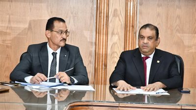مجلس أمناء جامعة قناة السويس يبحث خطط التطوير الإداري والخدمي
