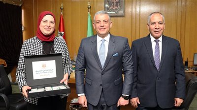 محافظ الإسماعيلية يشهد تسليم كوبونات مواد غذائية  للأُسر الأكثر احتياجًا