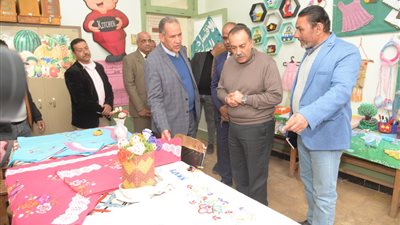 محافظ أسيوط يتفقد انتظام الدراسة بمدرسة ريفا الإعدادية بنات