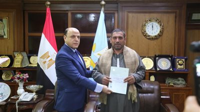 تسليم 19 عقد تقنين أراضي أملاك دولة للمستفيدين بكفرالشيخ