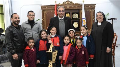 تلاميذ مدرسة الراهبات أول الزائرين لديوان قنا للتهنئة بحلول شهر رمضان   