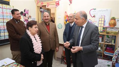 بسبب الإهمال.. محافظ المنيا يُحيل إدارة مدرسة للتحقيق 