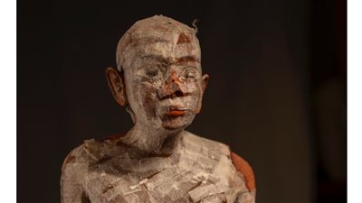 حواس يرد علي مزاعم كسر تمثال أثري 