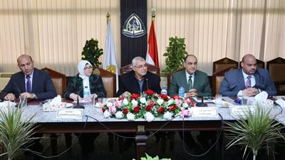 جامعة الزقازيق تناقش تعديلات لوائح الكليات ويعزز التعاون الأكاديمي مع أفريقيا