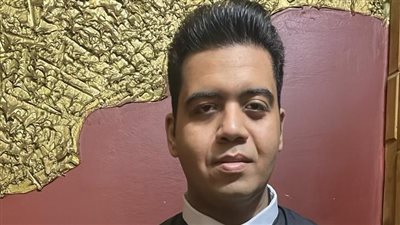 محمود عبدالوهاب من ذوي الهمم   حاصل على ماجستير في القانون يناشد الرئس ..نفسي اشتغل علشان امي تفرح 